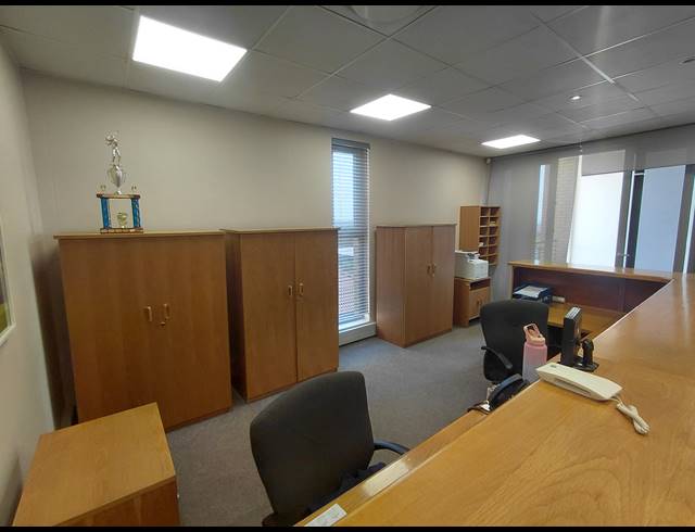 253M² OFFICE TO LET IN MIDRIDGE PARK